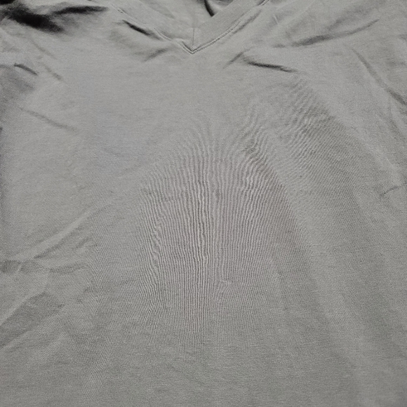 Aritzia Babaton Shoulder Pad V-Neck Top - Picture 3 of 8